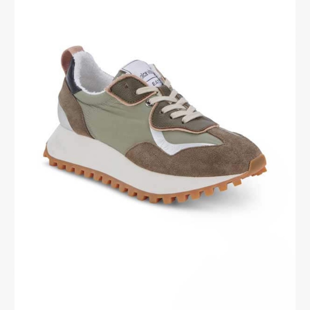 Dolce vita greats- Reuben sneakers. Size 9.5(sized up for a better fit)